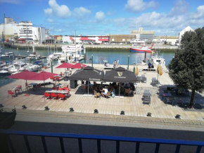 En mansarde sur le port